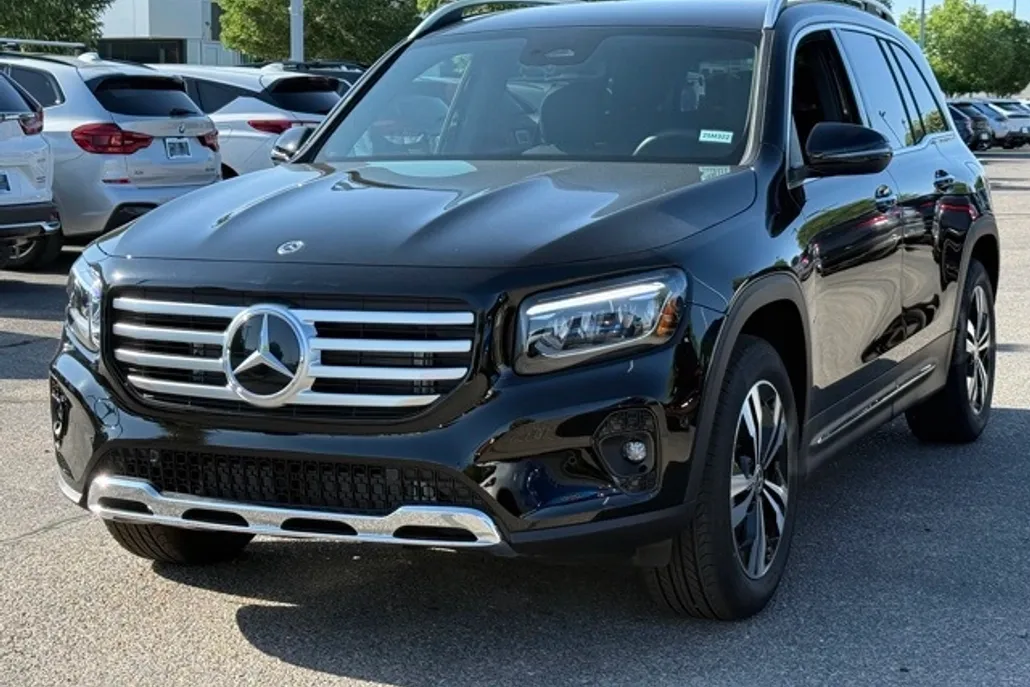 2025 Mercedes Benz GLB 250 photo 1