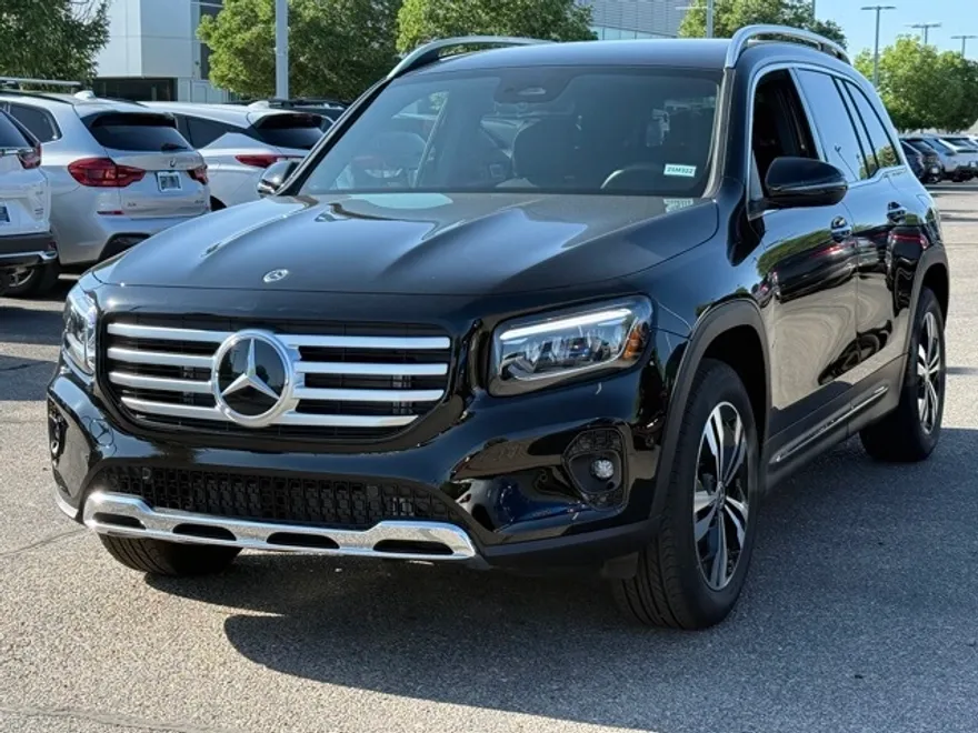 2025 Mercedes Benz GLB 250 photo 1