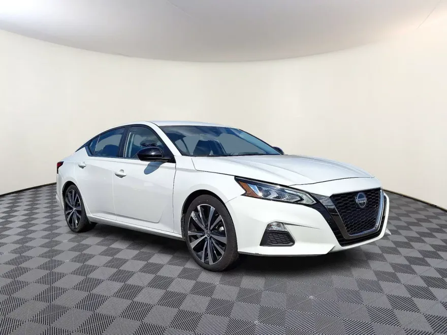 2022 Nissan Altima 2.5 SR photo 1