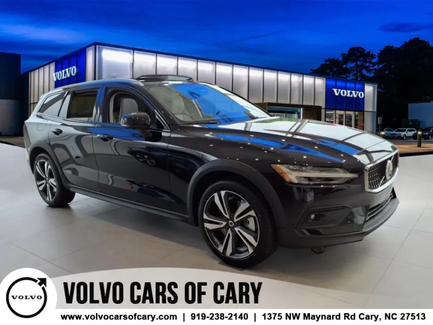2025 Volvo V60 Cross Country B5 Plus photo 1
