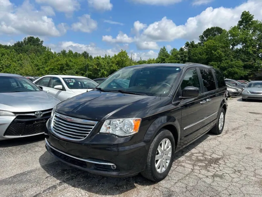 2015 Chrysler Town & Country Touring photo 1