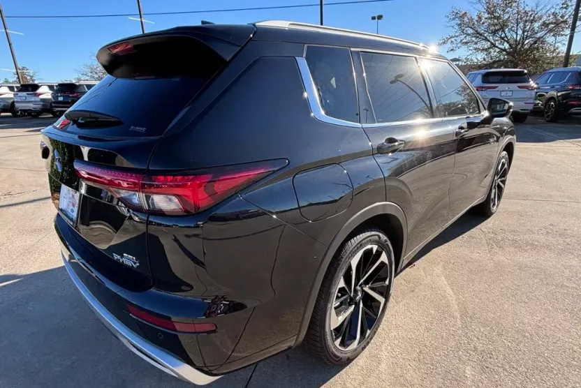 2023 Mitsubishi Outlander PHEV SEL photo 1