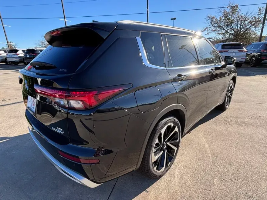 2023 Mitsubishi Outlander PHEV SEL photo 1