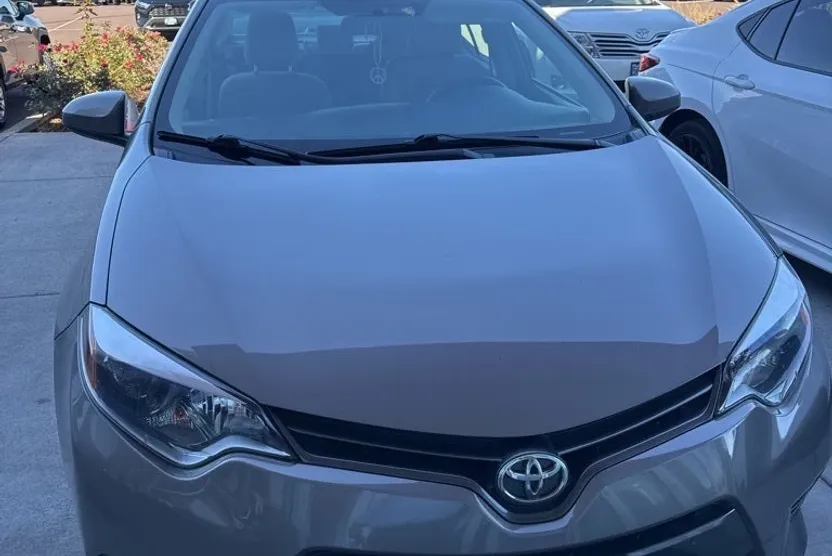 2016 Toyota Corolla LE photo 1