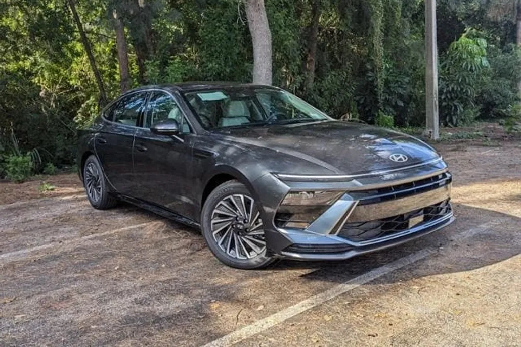 2024 Hyundai Sonata Hybrid SEL photo 1