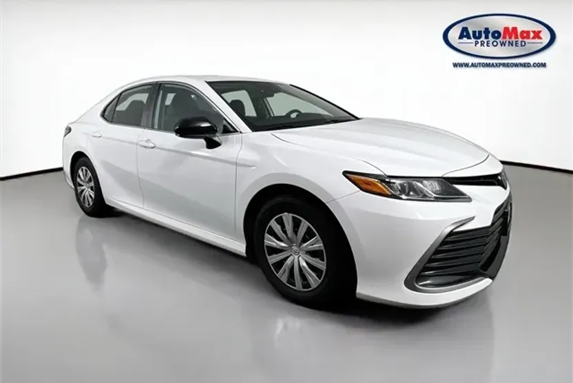 2022 Toyota Camry Hybrid LE photo 1