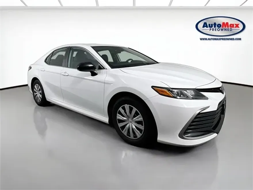 2022 Toyota Camry Hybrid LE photo 1
