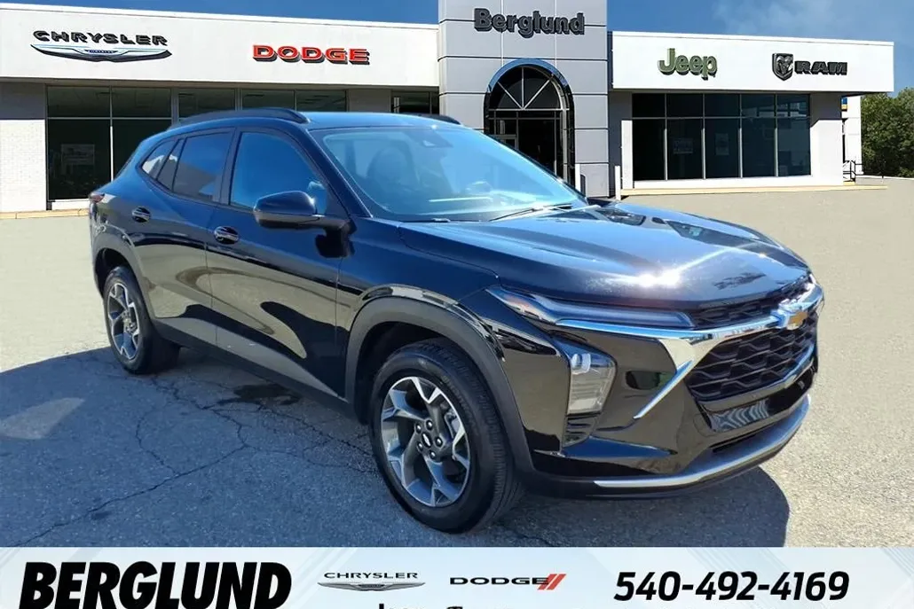 2024 Chevrolet Trax LT photo 1