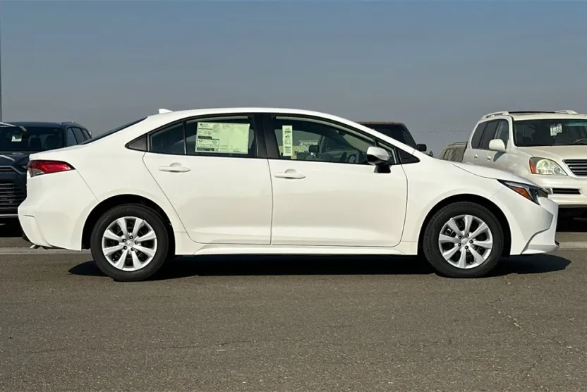 2025 Toyota Corolla Hybrid LE photo 1