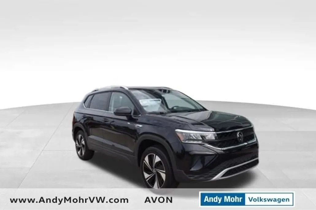 2024 Volkswagen Taos SE photo 1