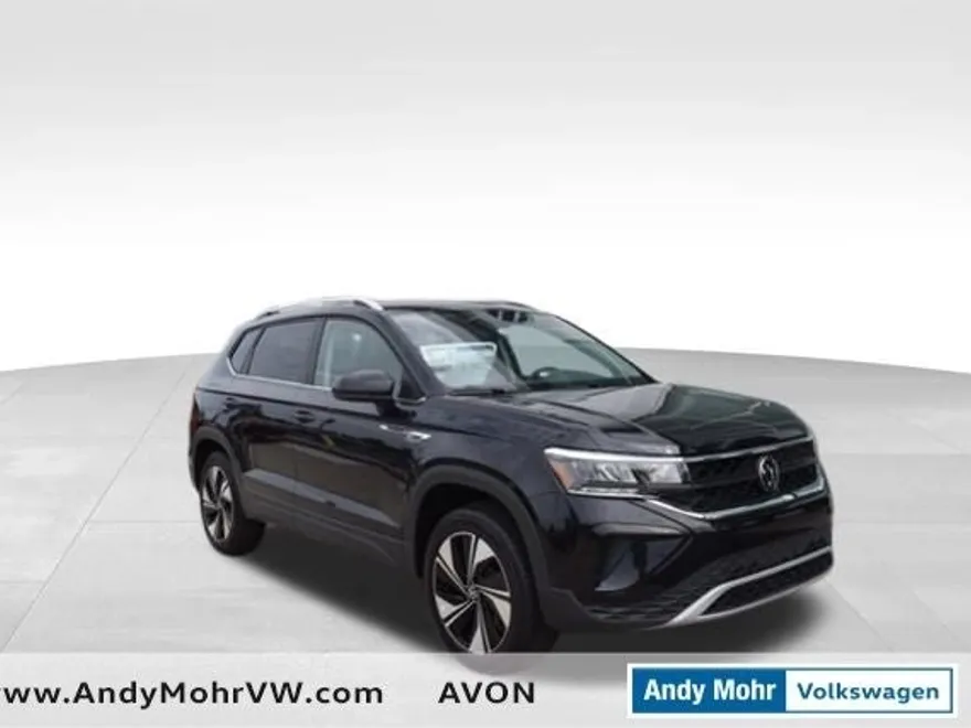 2024 Volkswagen Taos SE photo 1
