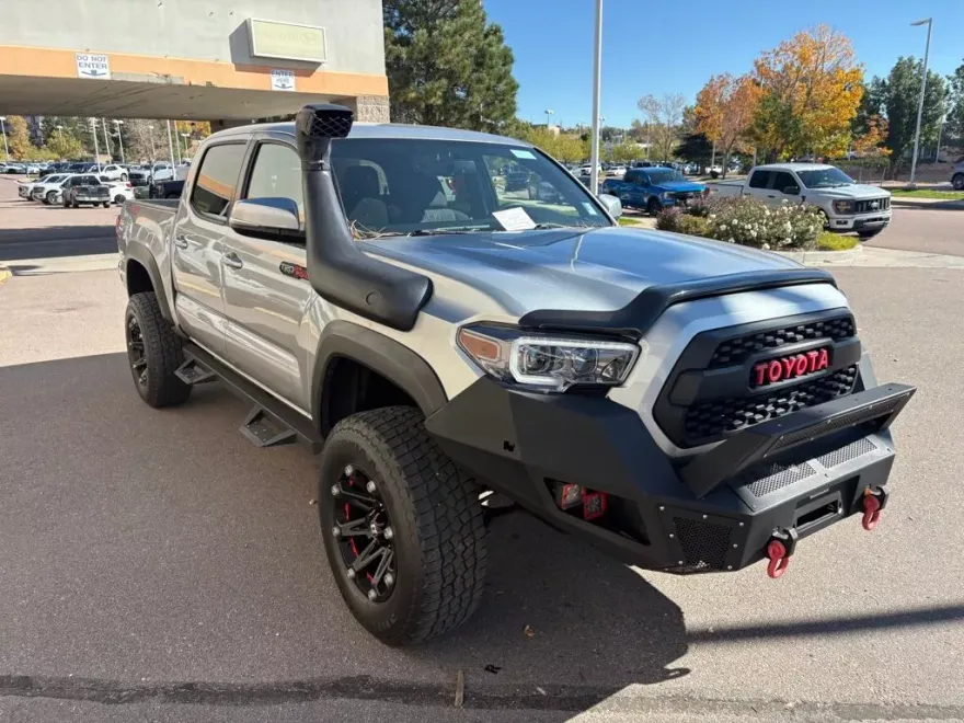 2017 Toyota Tacoma TRD V6 photo 1