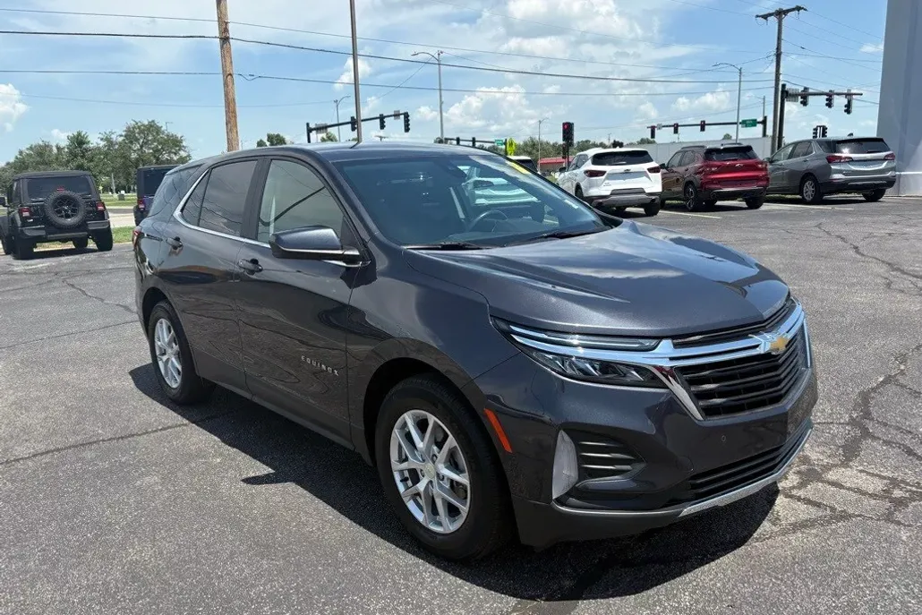 2022 Chevrolet Equinox LT photo 1