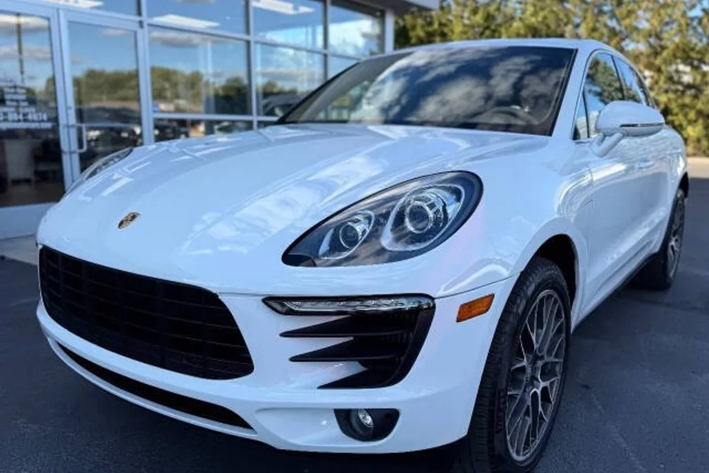 2016 Porsche Macan S photo 1