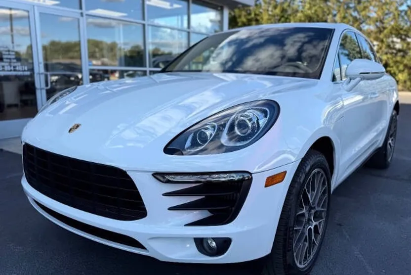 2016 Porsche Macan S photo 1