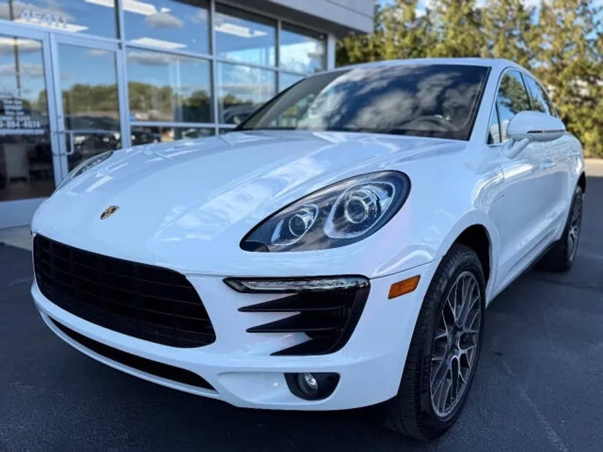 2016 Porsche Macan S photo 1