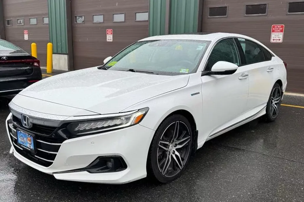 2022 Honda Accord Hybrid Touring photo 1