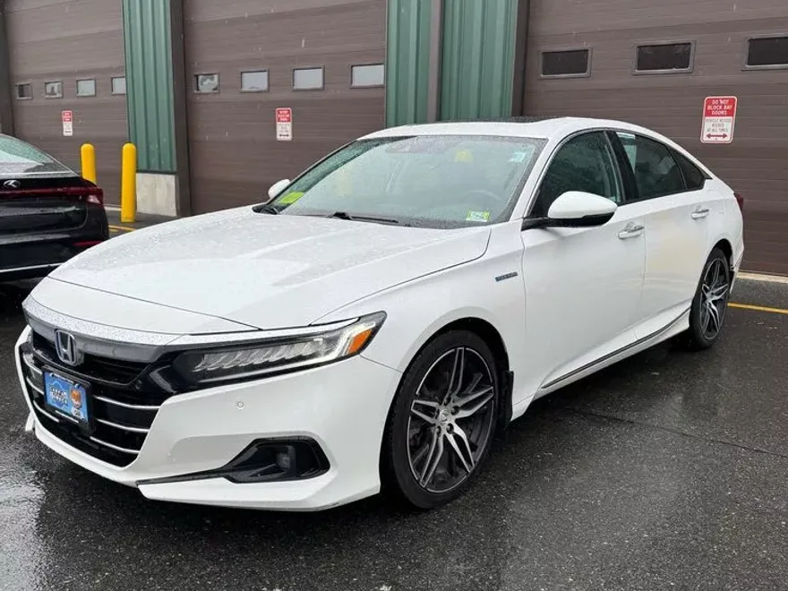 2022 Honda Accord Hybrid Touring photo 1