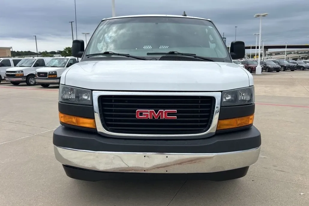 2023 Gmc Savana Cargo 2500 photo 1