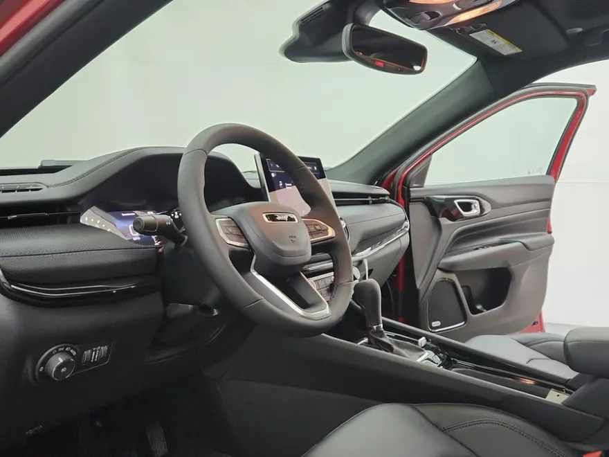 2025 Jeep Compass Limited photo 11