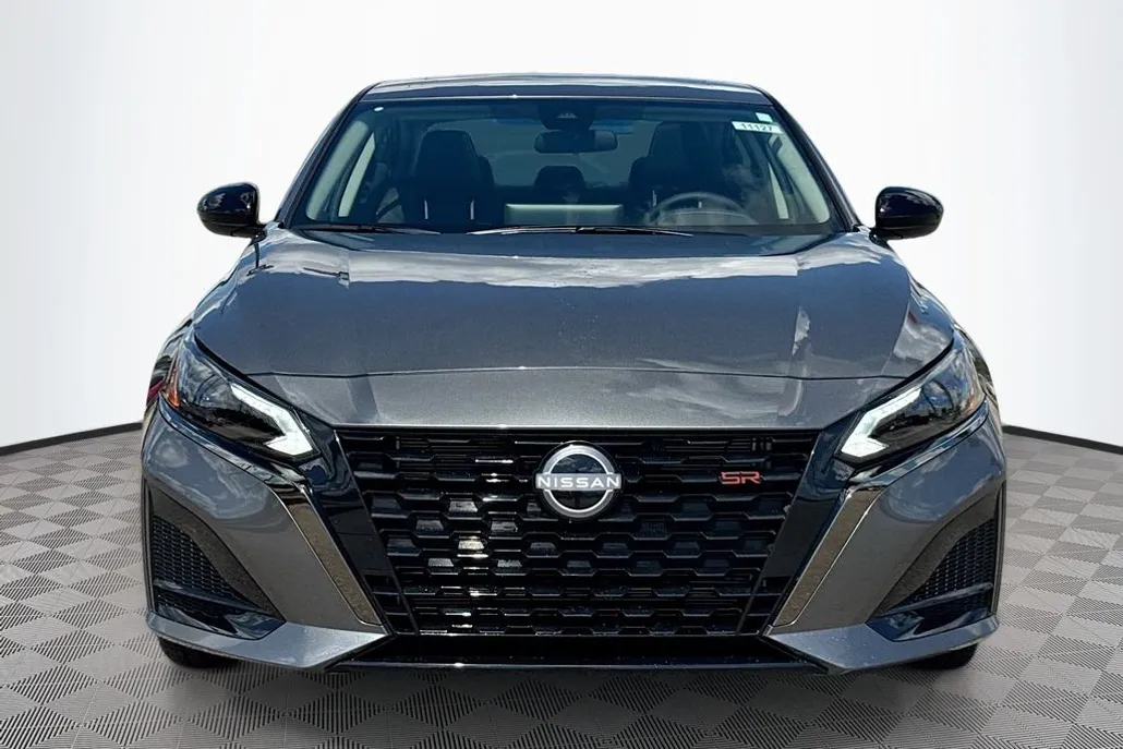 2025 Nissan Altima SR photo 1