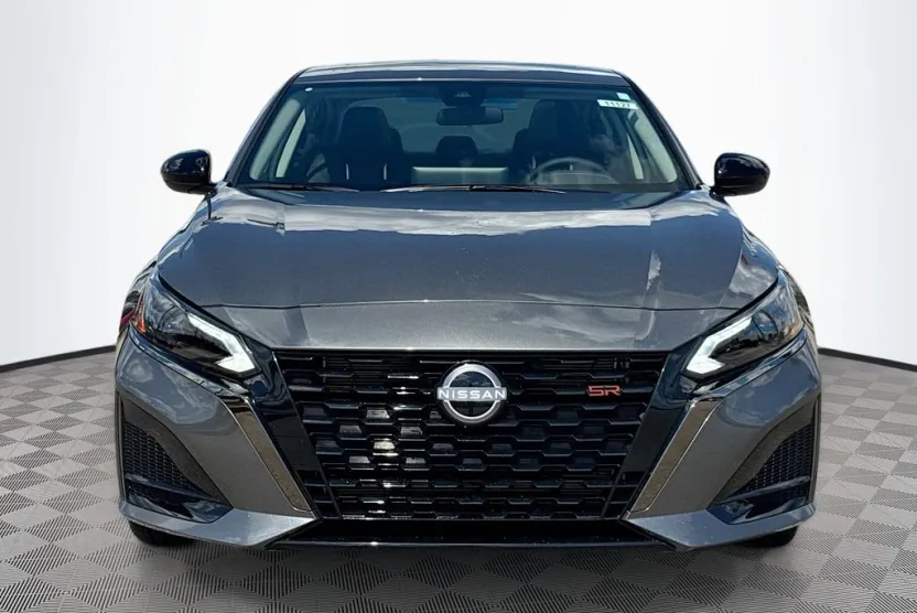 2025 Nissan Altima SR photo 1