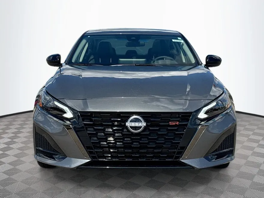 2025 Nissan Altima SR photo 1