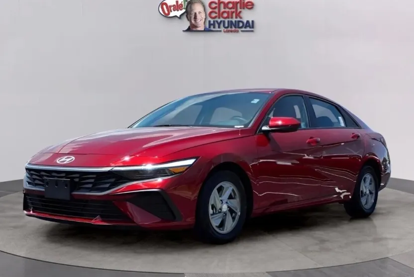 2025 Hyundai Elantra SE photo 1