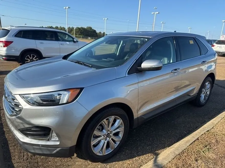 2022 Ford Edge Titanium photo 1