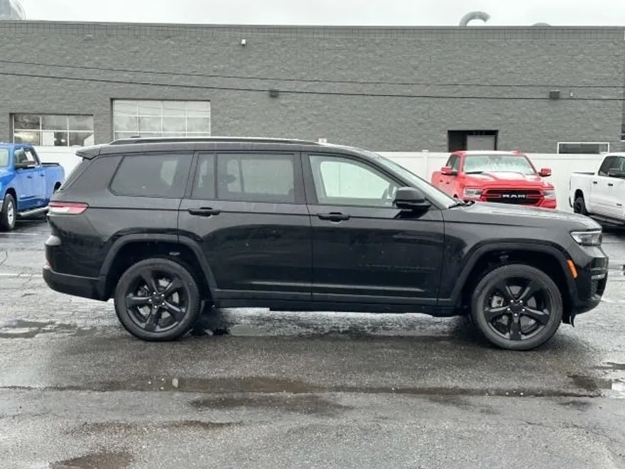 2023 Jeep Grand Cherokee Limited photo 1
