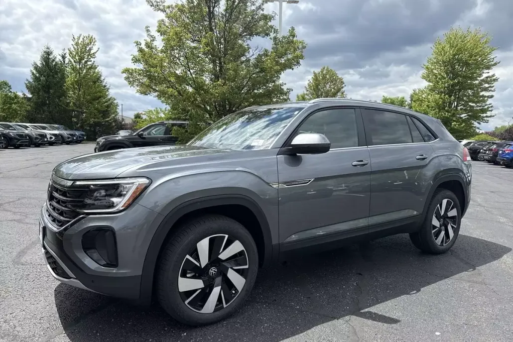 2025 Volkswagen Atlas Cross Sport SE Technology photo 1