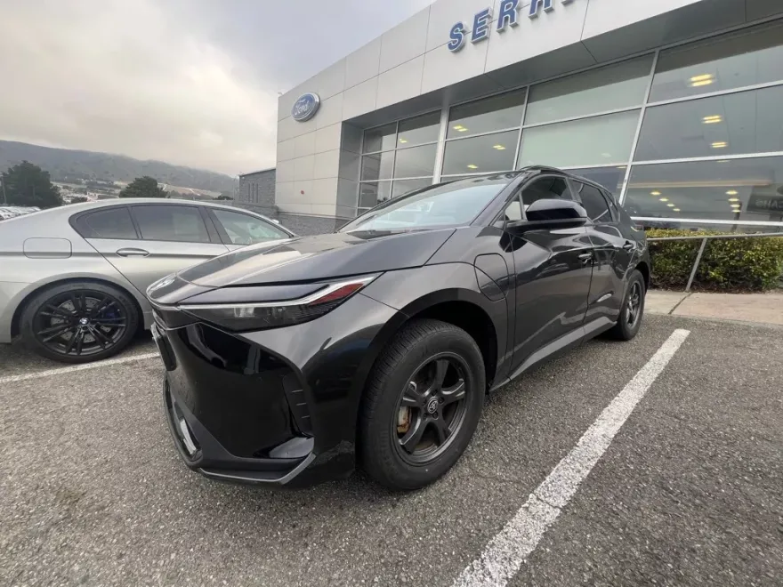 2024 Toyota bZ4X XLE photo 1