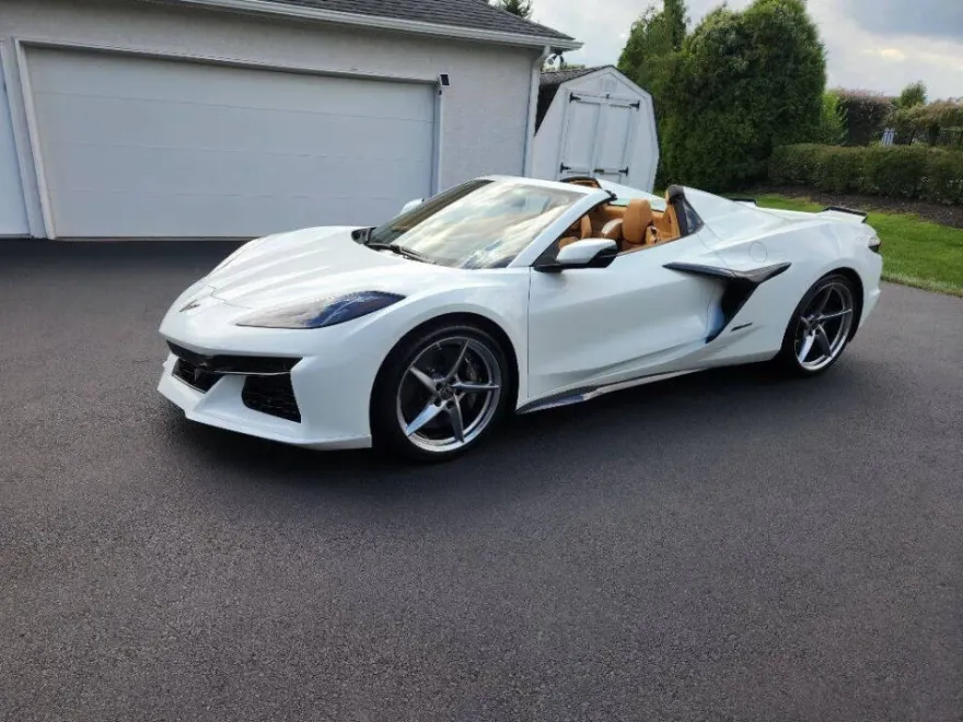 2025 Chevrolet Corvette E-Ray Convertible photo 1