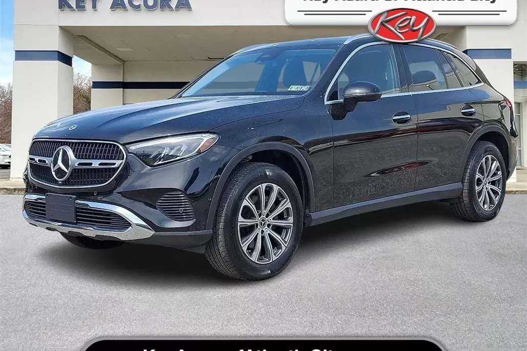 2024 Mercedes Benz GLC 300 photo 1