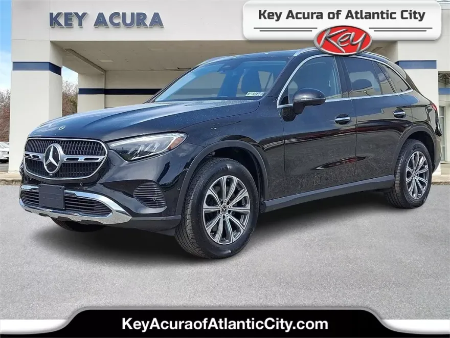 2024 Mercedes Benz GLC 300 photo 1