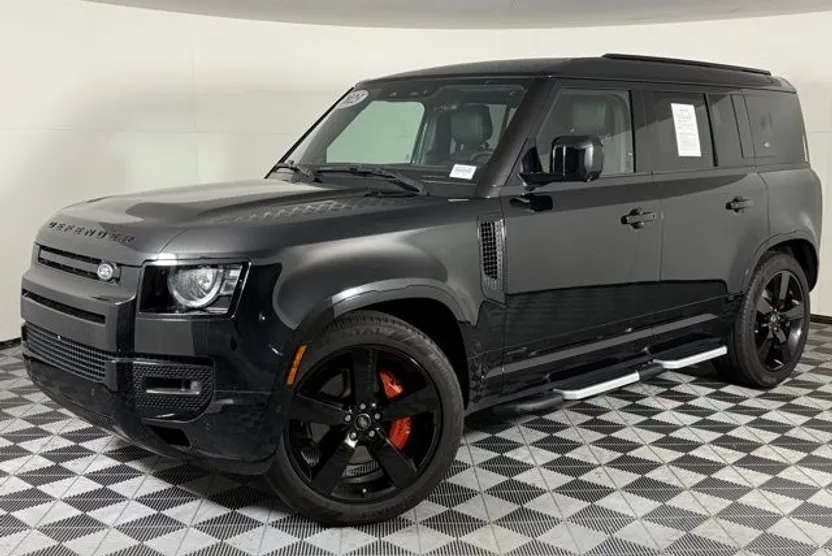 2023 Land Rover Defender 110 photo 1