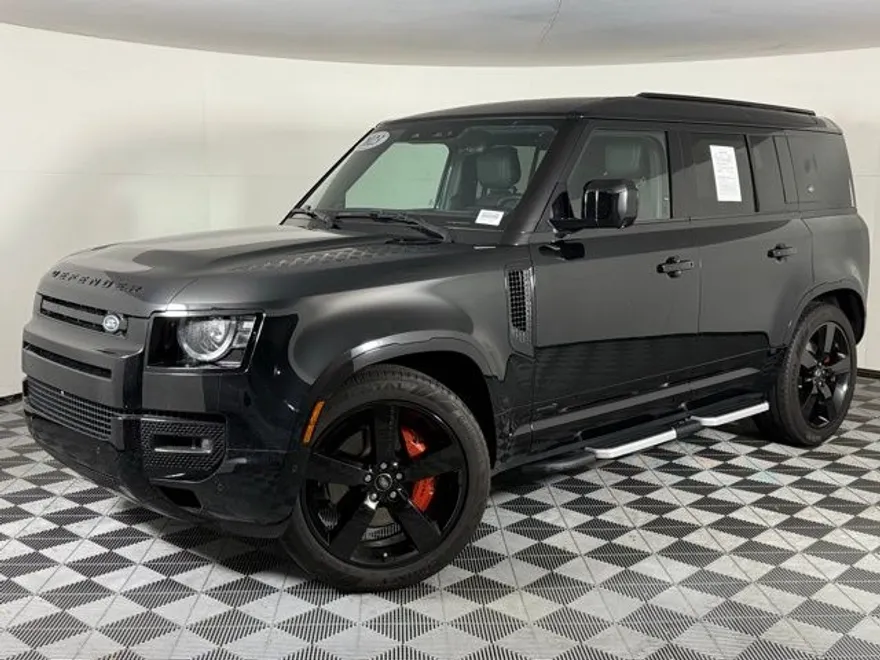 2023 Land Rover Defender 110 photo 1