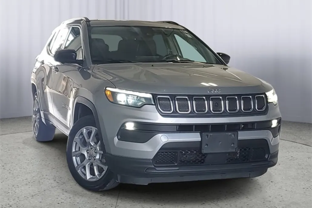 2022 Jeep Compass Latitude Lux photo 1