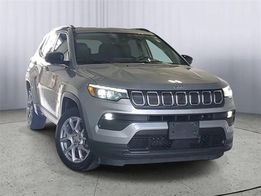 2022 Jeep Compass Latitude Lux photo 1