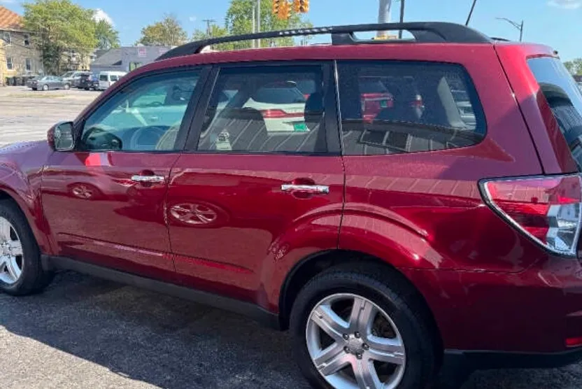 2010 Subaru Forester 2.5X Premium photo 1