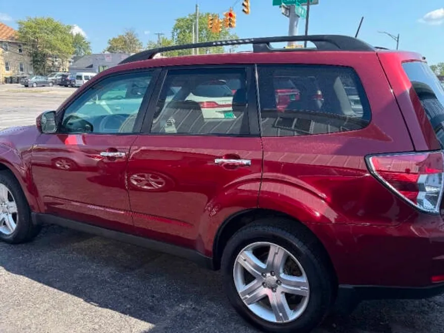 2010 Subaru Forester 2.5X Premium photo 1