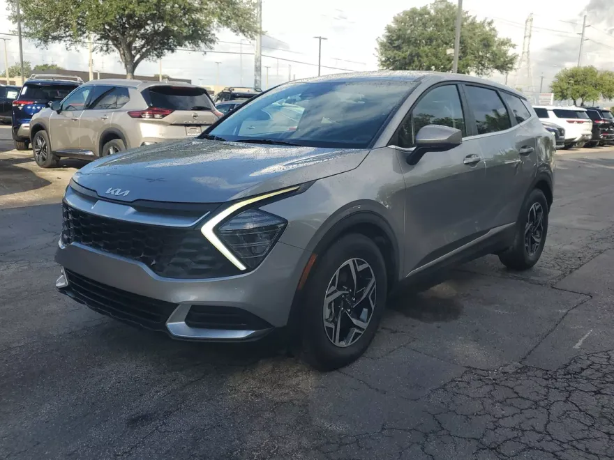 2024 Kia Sportage LX photo 1