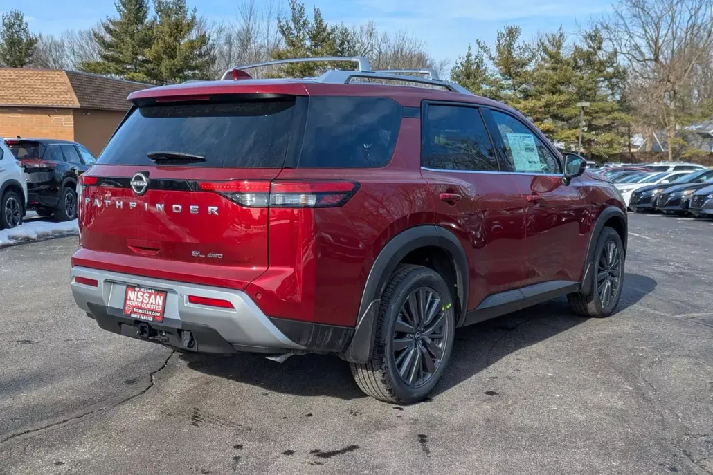 2025 Nissan Pathfinder SL photo 1