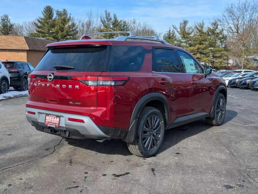 2025 Nissan Pathfinder SL photo 1