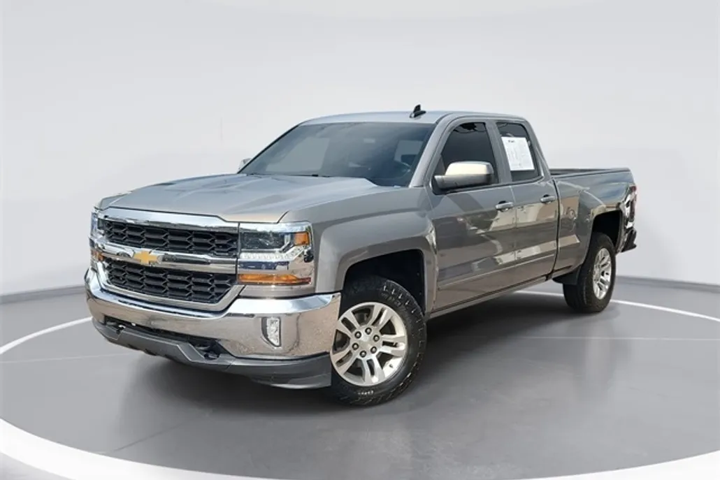 2017 Chevrolet Silverado 1500 LT photo 1