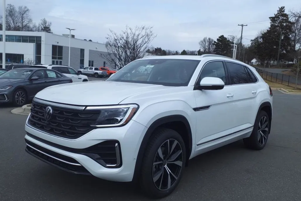 2025 Volkswagen Atlas Cross Sport SEL Premium R-Line photo 1