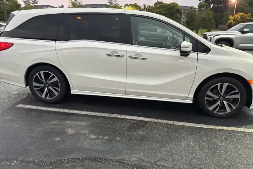 2018 Honda Odyssey Elite photo 1