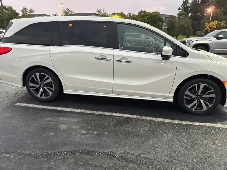2018 Honda Odyssey Elite photo 1