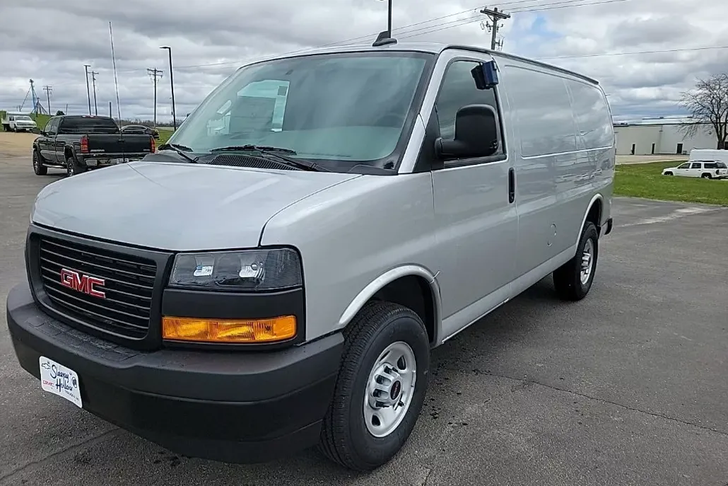 2025 Gmc Savana Cargo 2500 photo 1