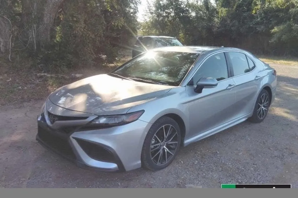 2023 Toyota Camry SE photo 1